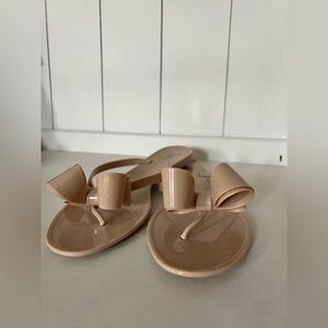Dizzy Bow Tan Sandals